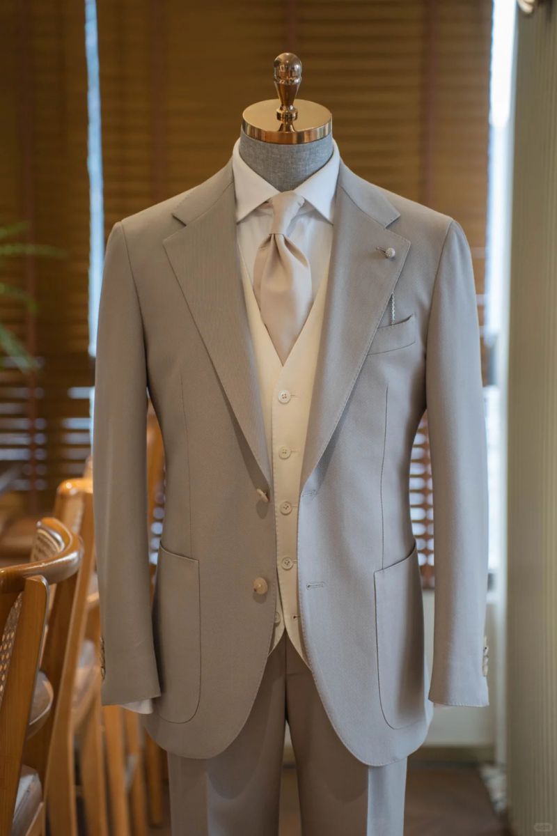 xu hướng phối vest cưới cho chú rể 2025