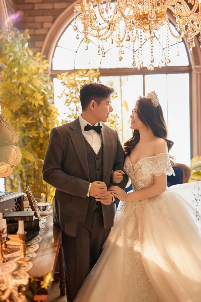 xu hướng phối vest cưới cho chú rể 2025