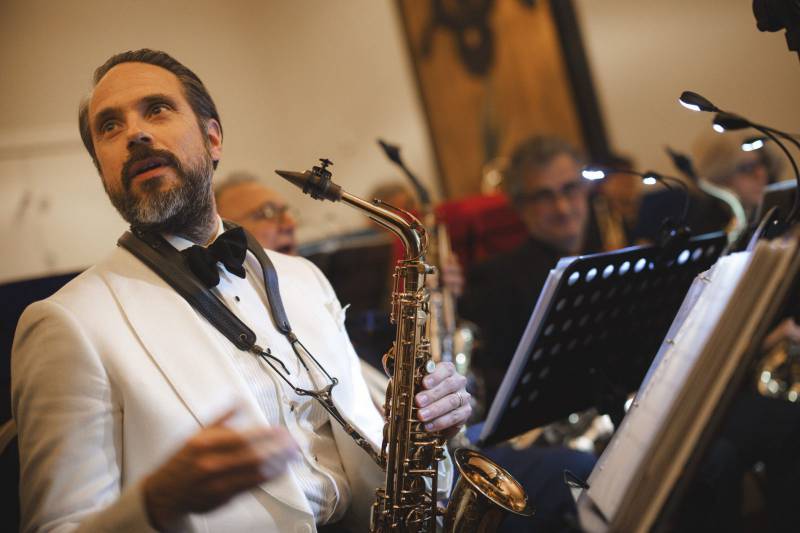 Áo Vest Dạ Tiệc Màu Trắng: Những Điều Cần Biết Trước Khi Mua