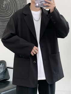 áo thun trắng cùng blazer